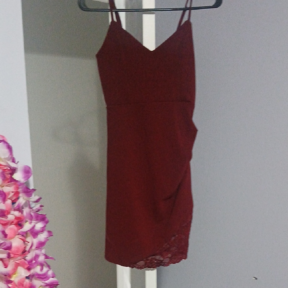 Almost Famous Burgubdy SpagheSheath Mini Cocktail Dress with Sweetheart Neckline